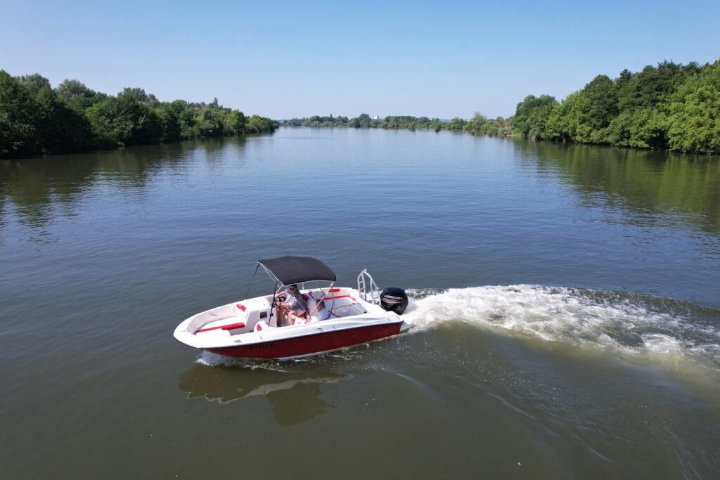 Bobby mit Führerschein