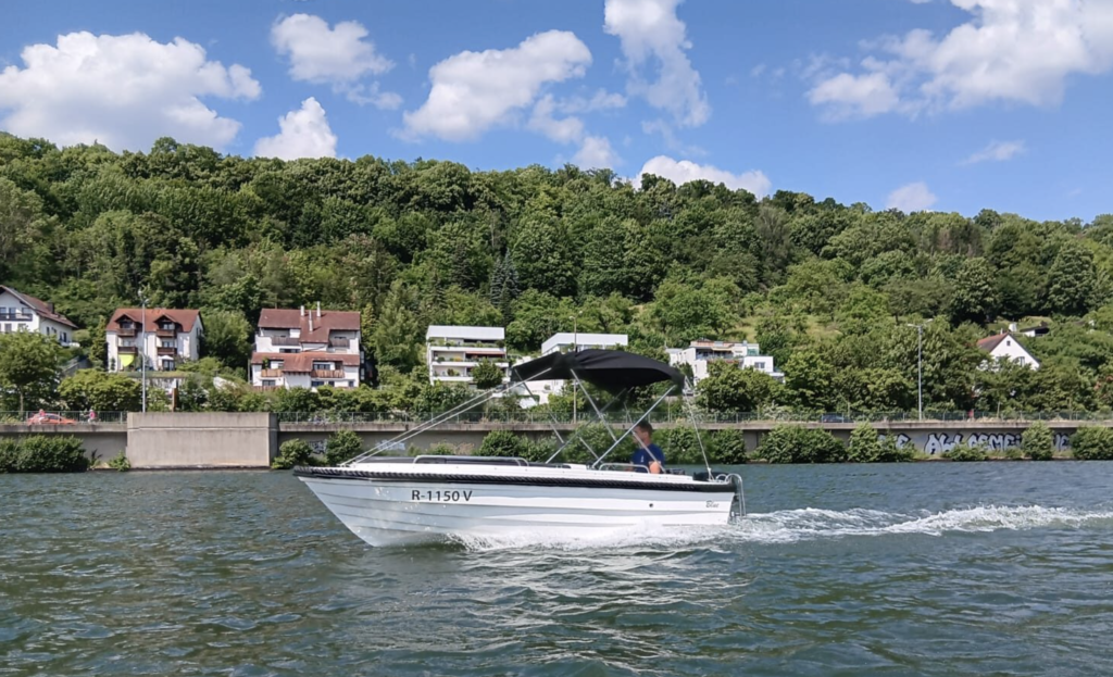Selbst Boot fahren auf der Donau