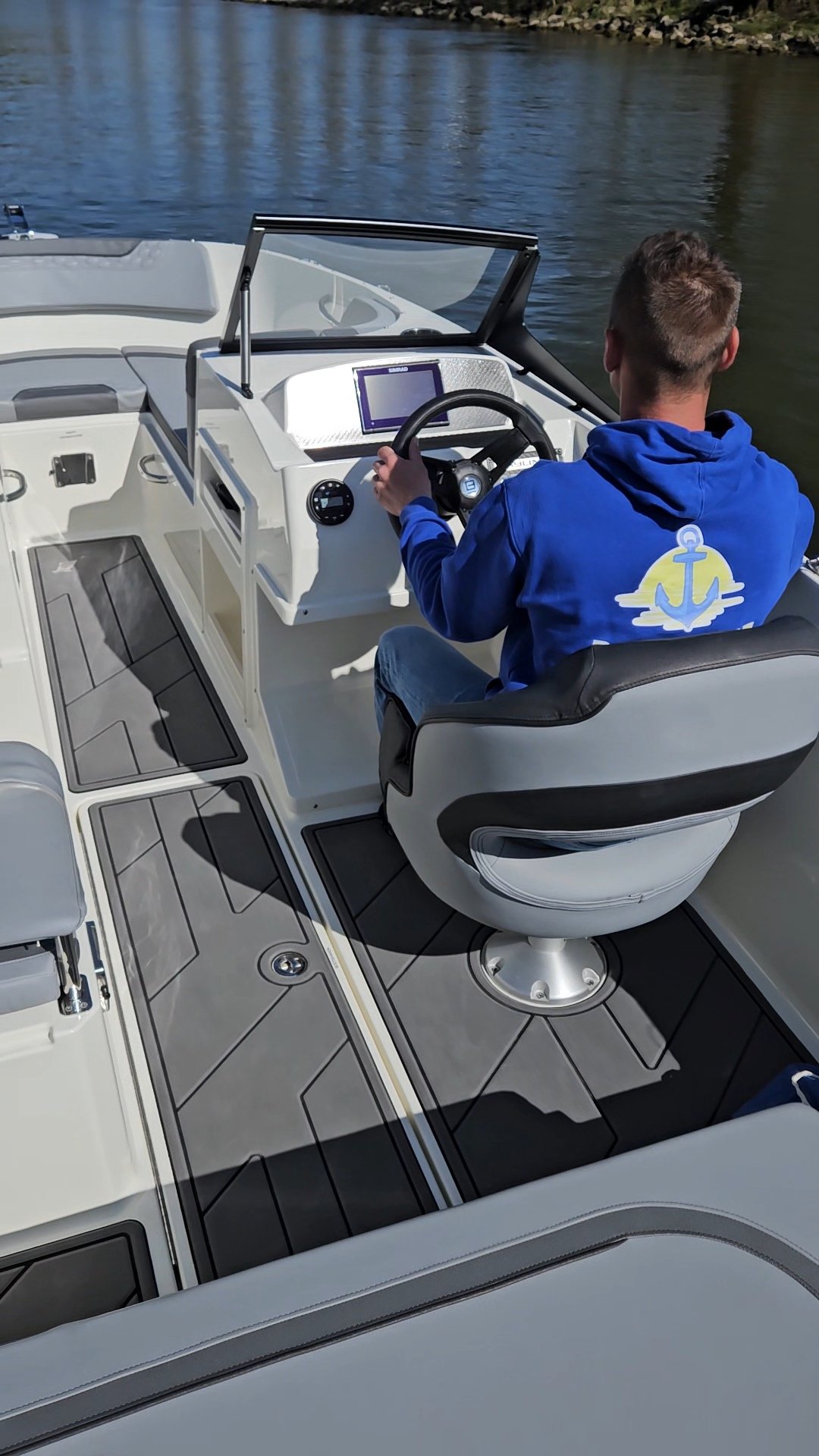 Skipper auf der Donau mieten