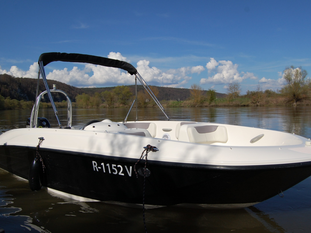 ohne Führerschein mit dem Motorboot auf der donau